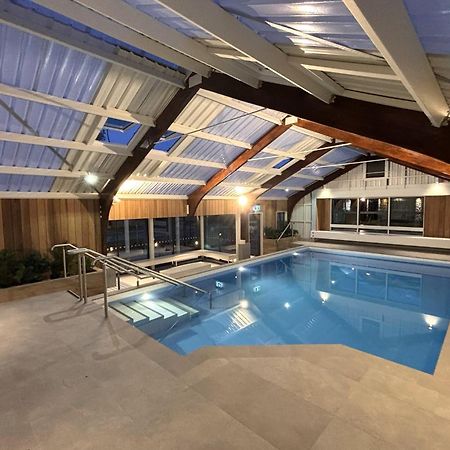 Tasman Holiday Parks - ไครสต์เชิร์ช ภายนอก รูปภาพ The swimming pool at the hotel