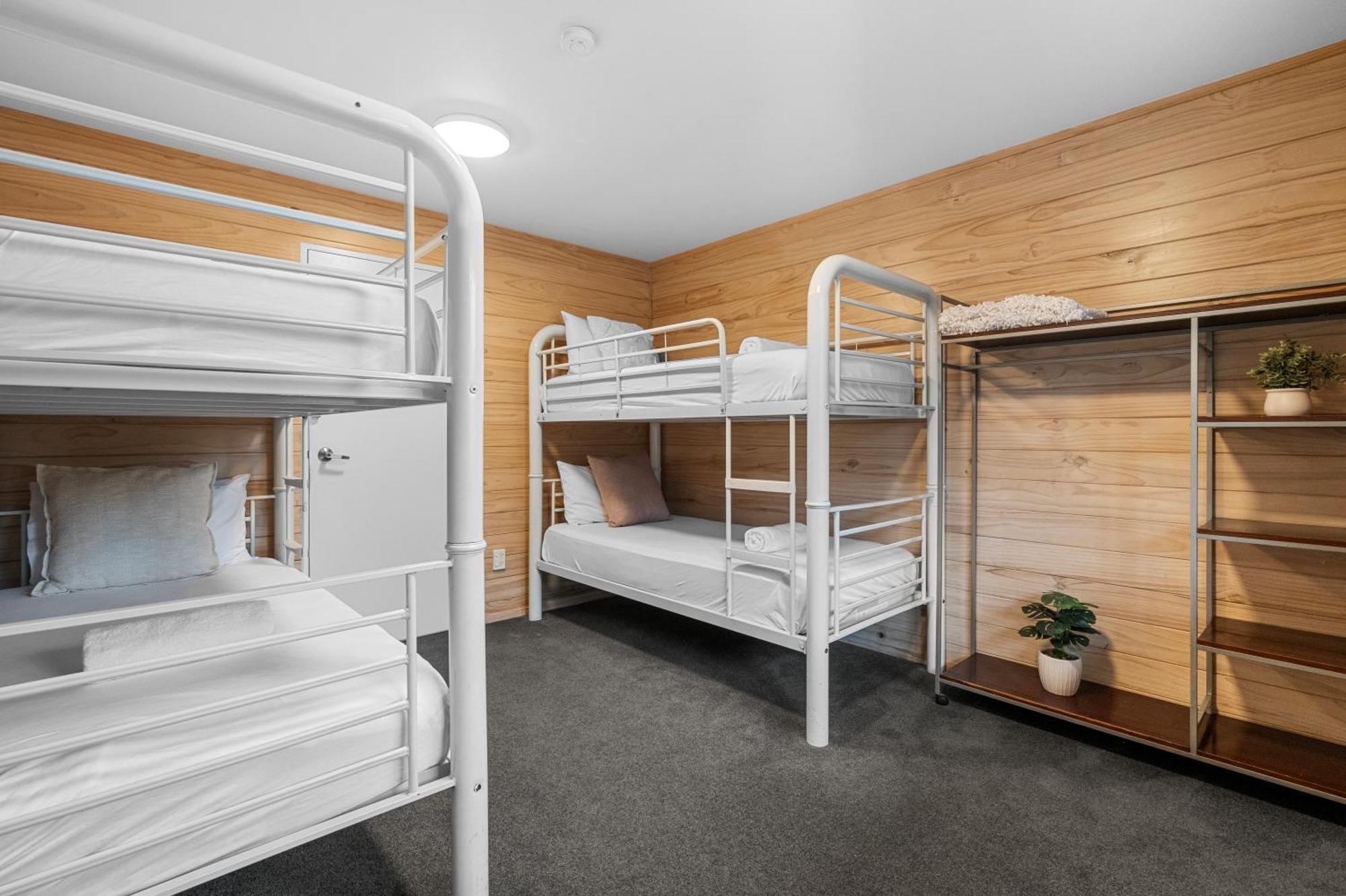 Tasman Holiday Parks - ไครสต์เชิร์ช ภายนอก รูปภาพ A typical dorm room at a hostel