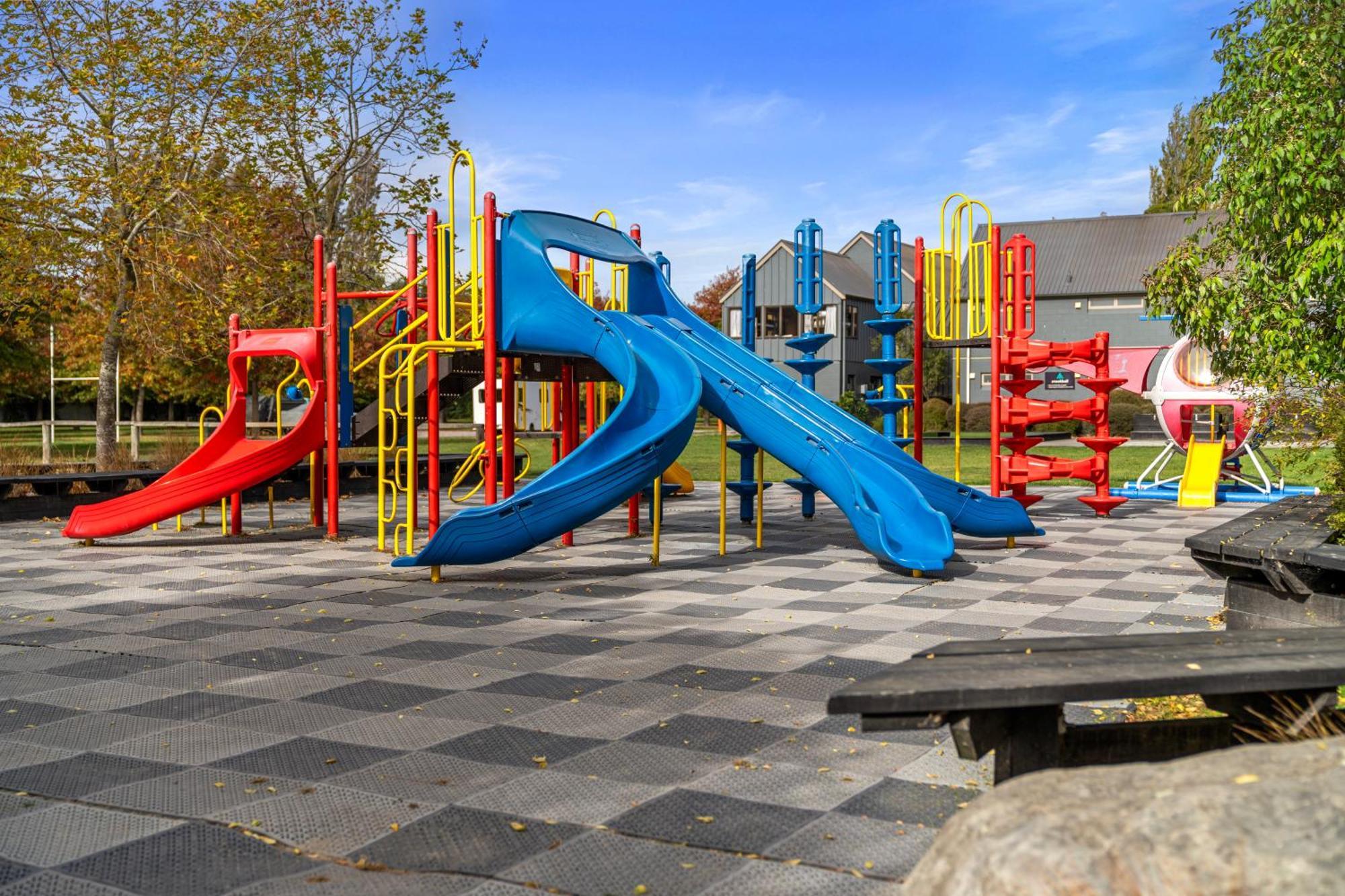 Tasman Holiday Parks - ไครสต์เชิร์ช ภายนอก รูปภาพ Playground in the Netherlands