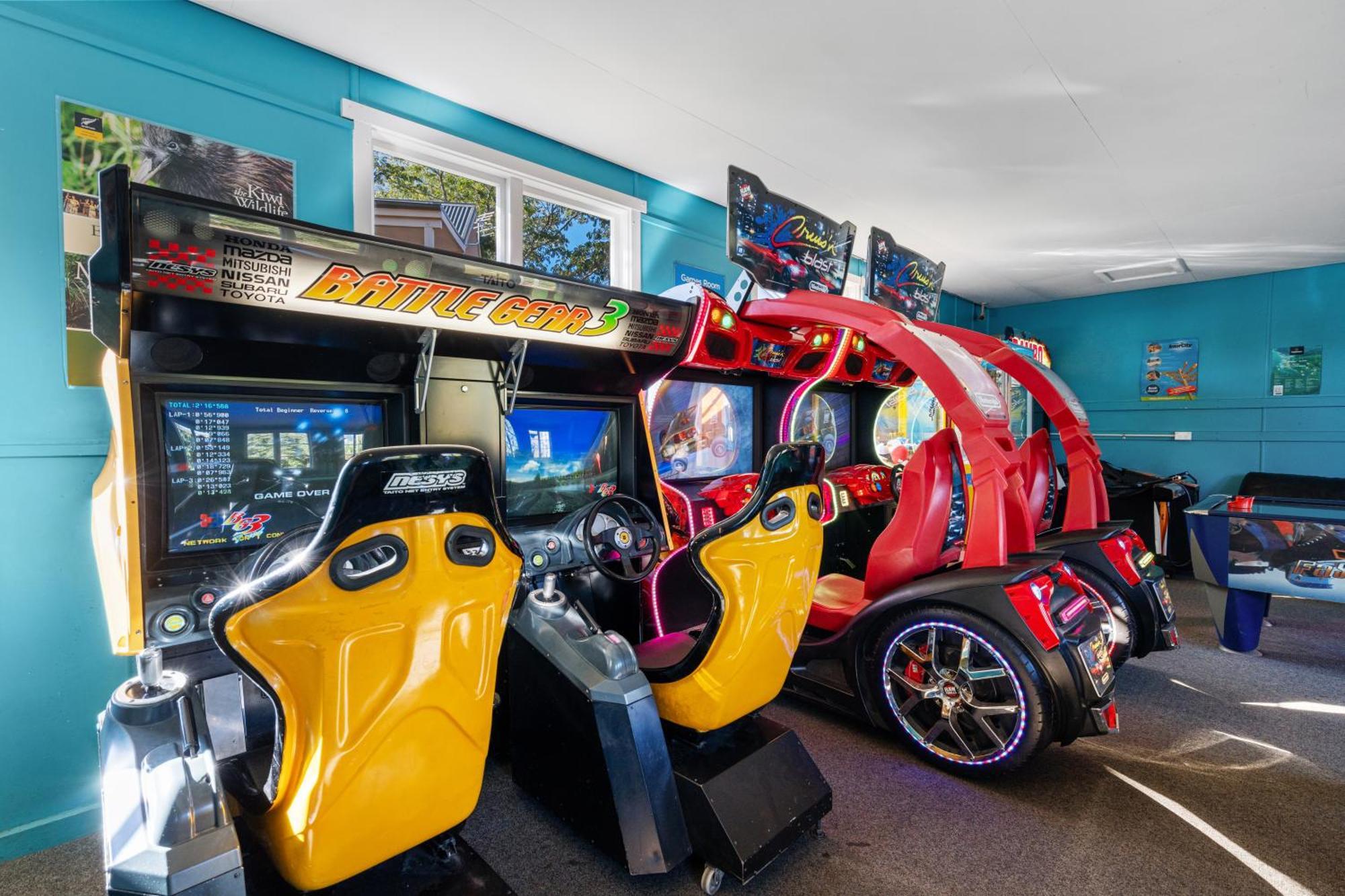 Tasman Holiday Parks - ไครสต์เชิร์ช ภายนอก รูปภาพ The arcade at the 2014 World of Speed