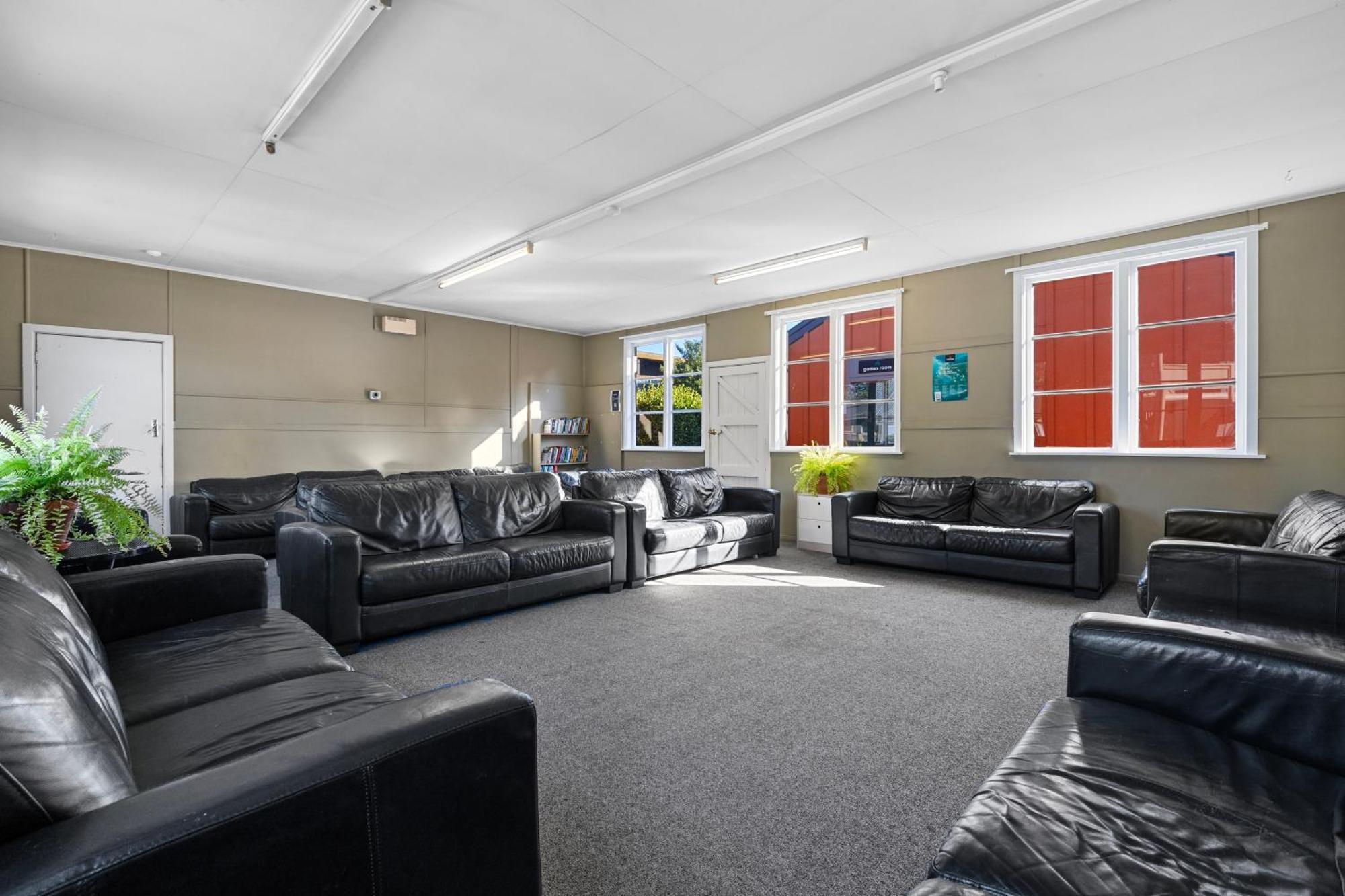 Tasman Holiday Parks - ไครสต์เชิร์ช ภายนอก รูปภาพ The lounge at the station