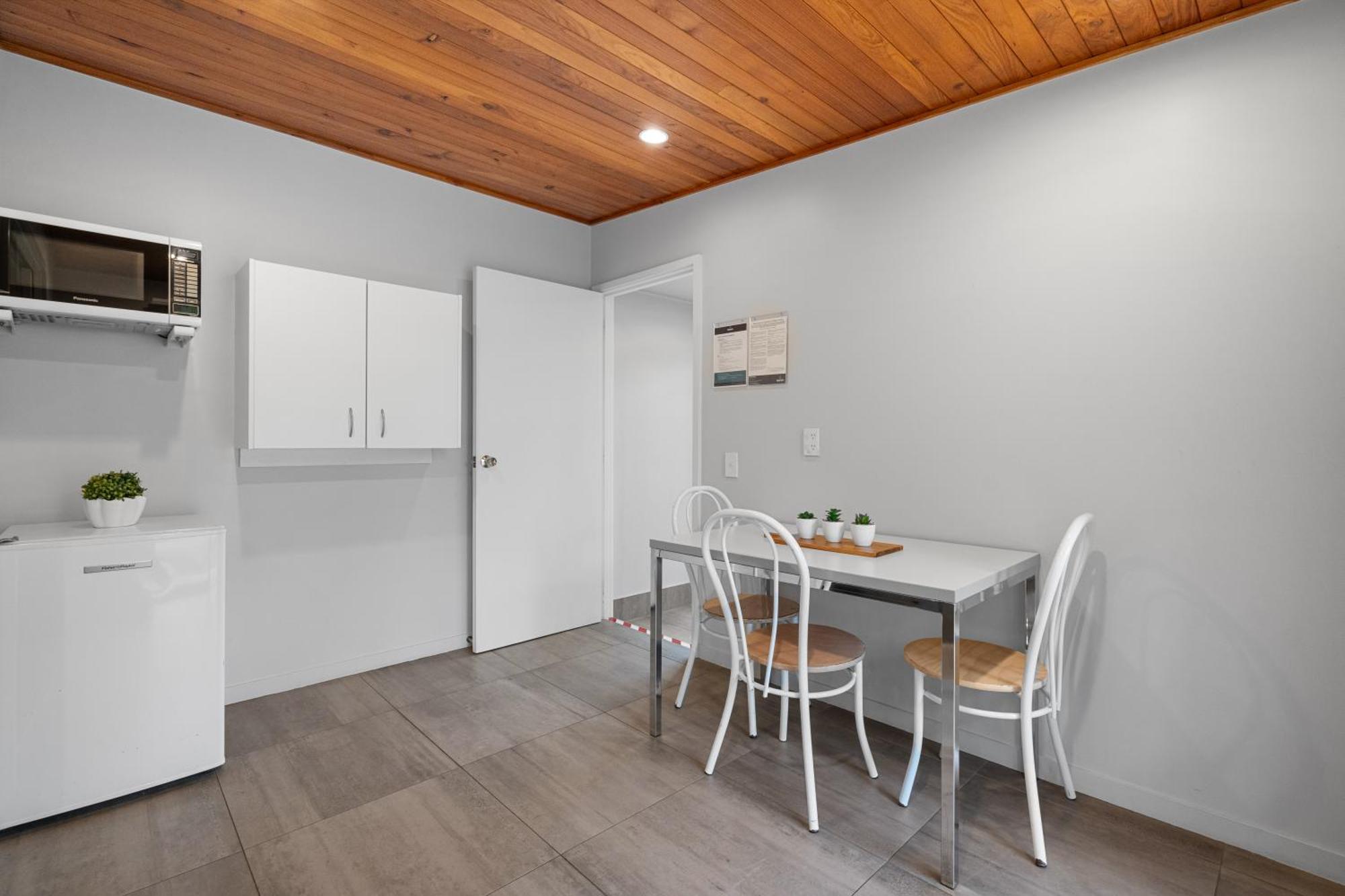 Tasman Holiday Parks - ไครสต์เชิร์ช ภายนอก รูปภาพ A kitchen in a student apartment