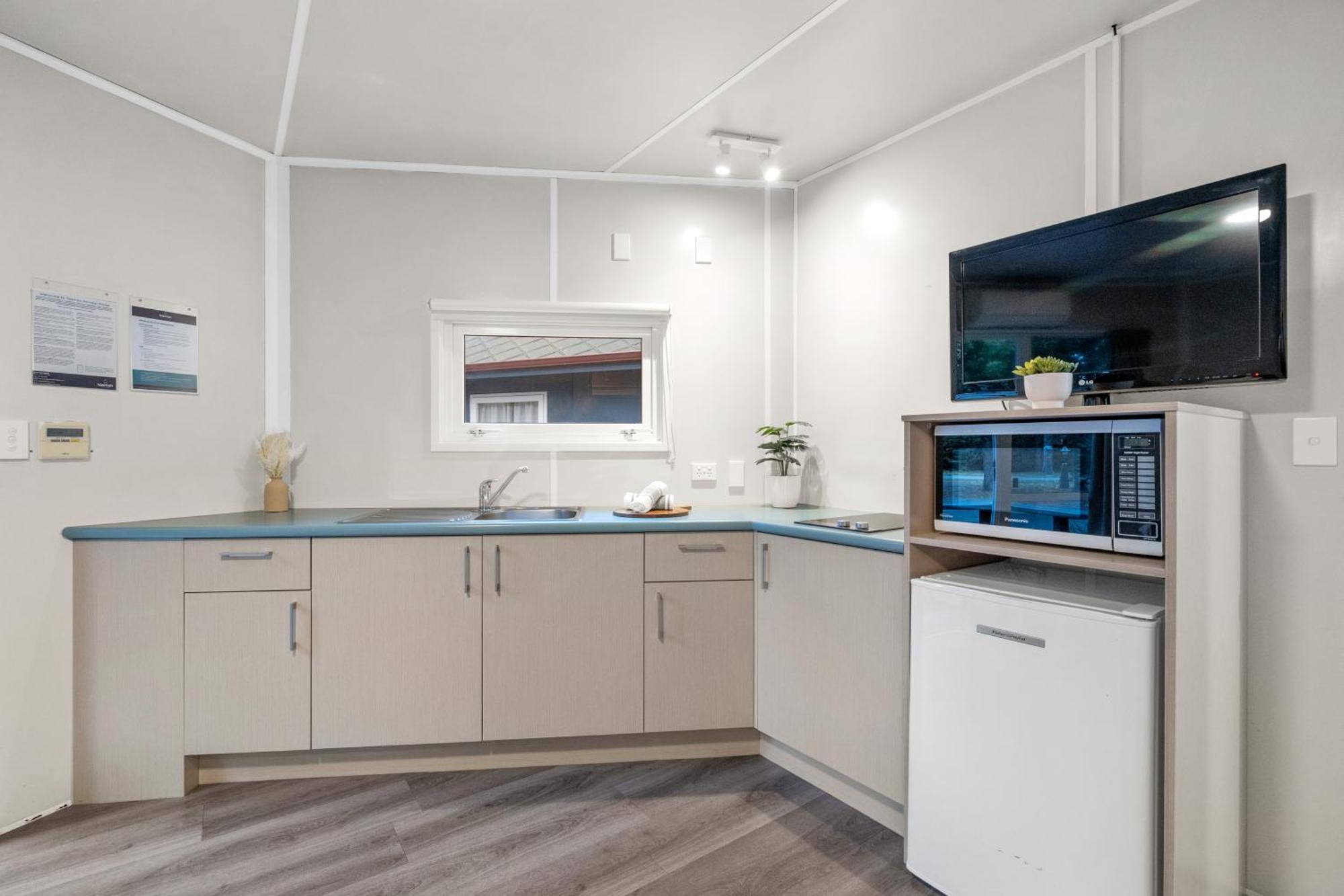 Tasman Holiday Parks - ไครสต์เชิร์ช ภายนอก รูปภาพ The kitchen of a one-bedroom apartment at the hospital
