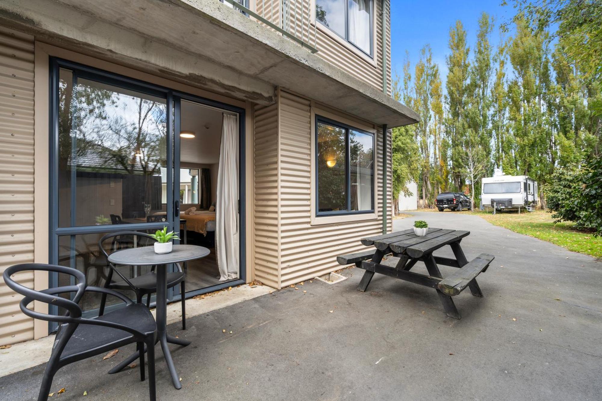 Tasman Holiday Parks - ไครสต์เชิร์ช ภายนอก รูปภาพ The exterior of a typical apartment at the hotel