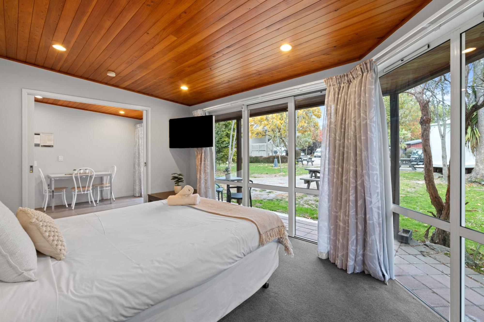 Tasman Holiday Parks - ไครสต์เชิร์ช ภายนอก รูปภาพ A bedroom at the hotel